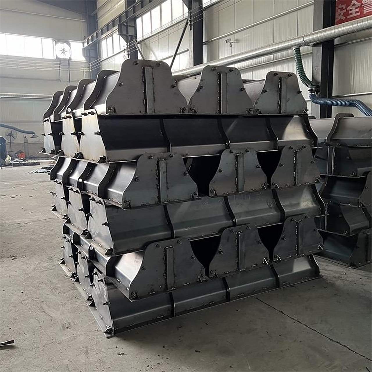 隔离墩模具 预制隔离墩模具 水泥墩模具 防撞墩模具 隔离墩模具厂家