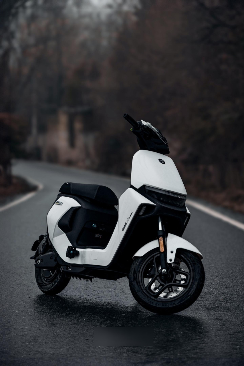 mz骑上去的感觉跟m95c是一模一样的,整个车体量是真的大.对比m95c它的