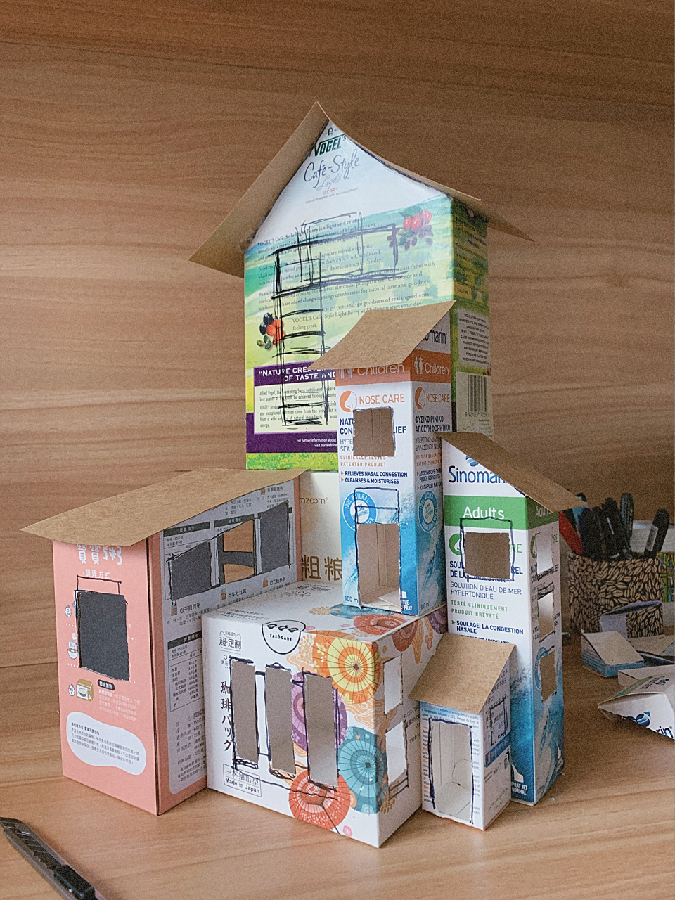 关于纸板房子制作过程 自从在分享了手工小房子,陆续得到了小伙伴的