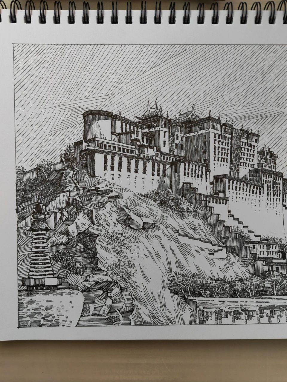 【钢笔画】布达拉宫 很喜欢西藏,西藏的布达拉宫一个神圣的地方,可惜