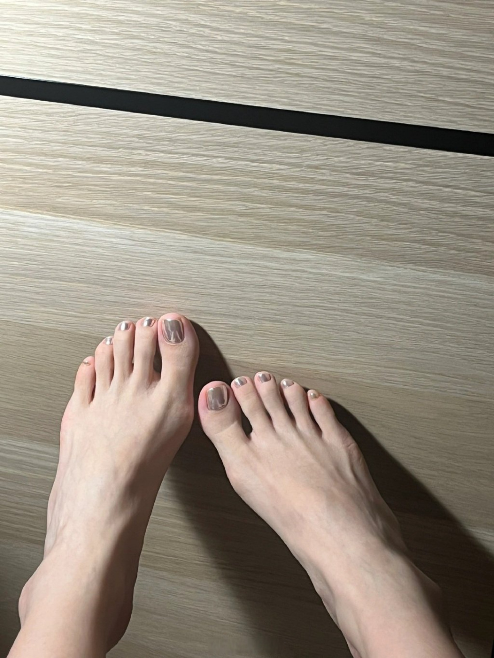 女孩子的快乐就是脚脚一直亮晶晶✨