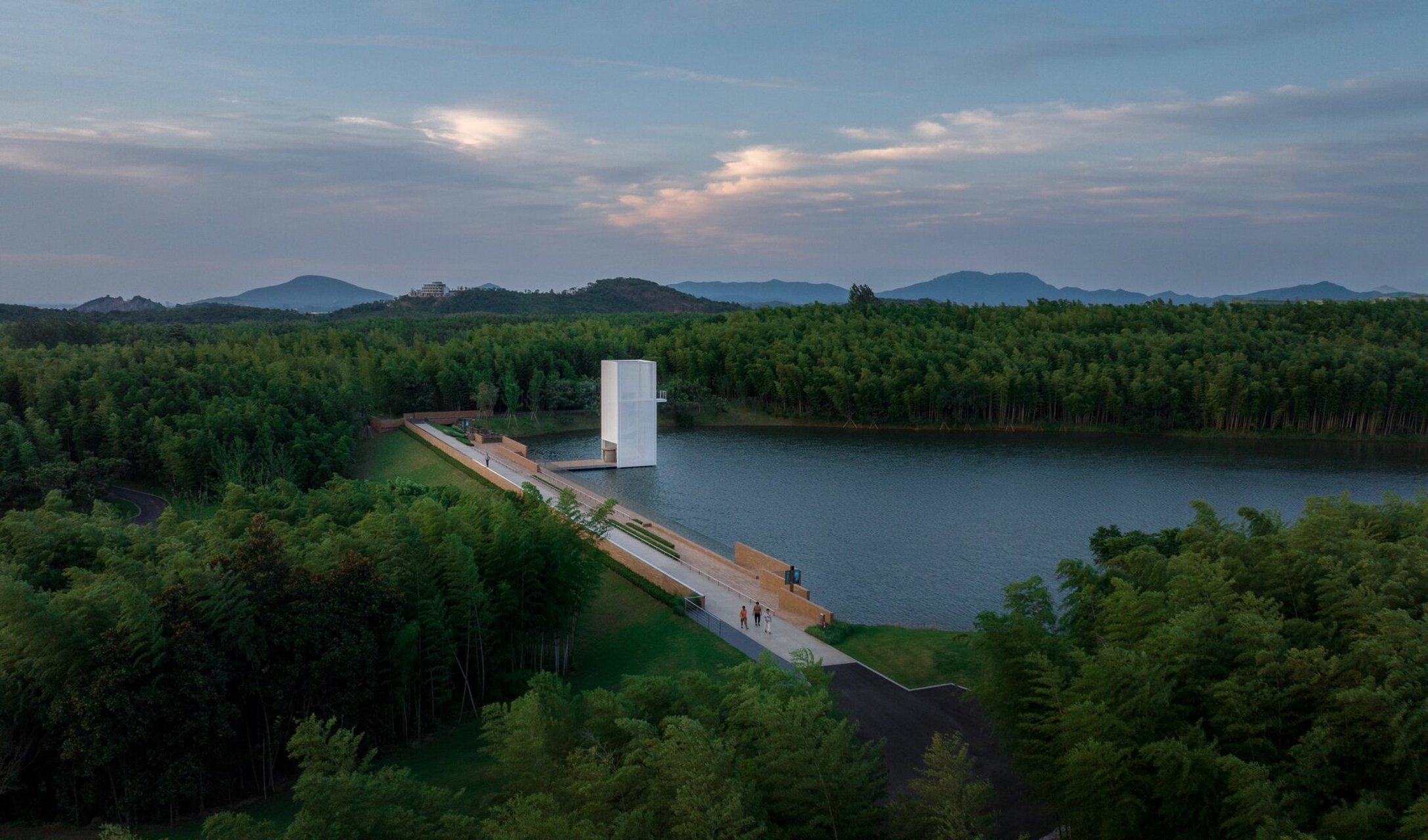 景观摄影|无锡窑湖小镇晴雨塔 项目地点:无锡宜兴瑶湖小镇 项目设计