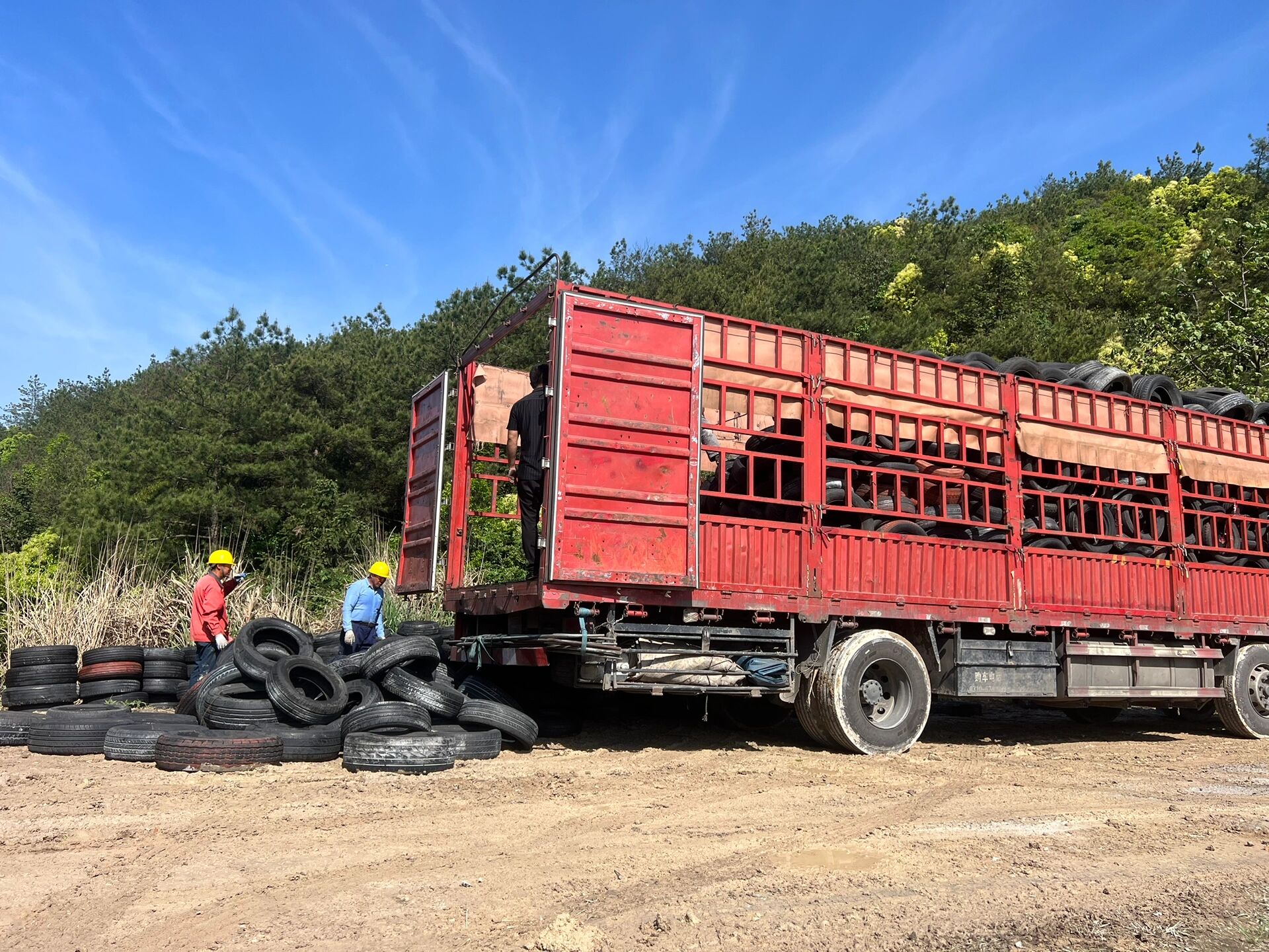 高价！废旧轮胎回收