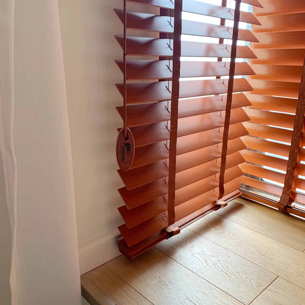 木质百叶氛围感真的太绝了 #木质百叶窗# #百叶窗# 全屋窗帘最满意的