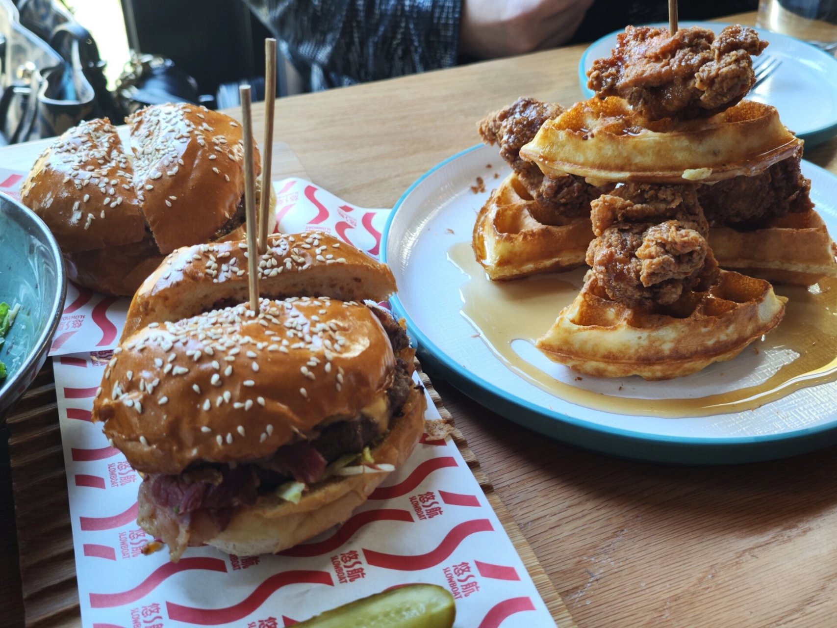 悠航鲜啤汉堡,有人说它是北京排名第一的汉堡,有点言过其实了.