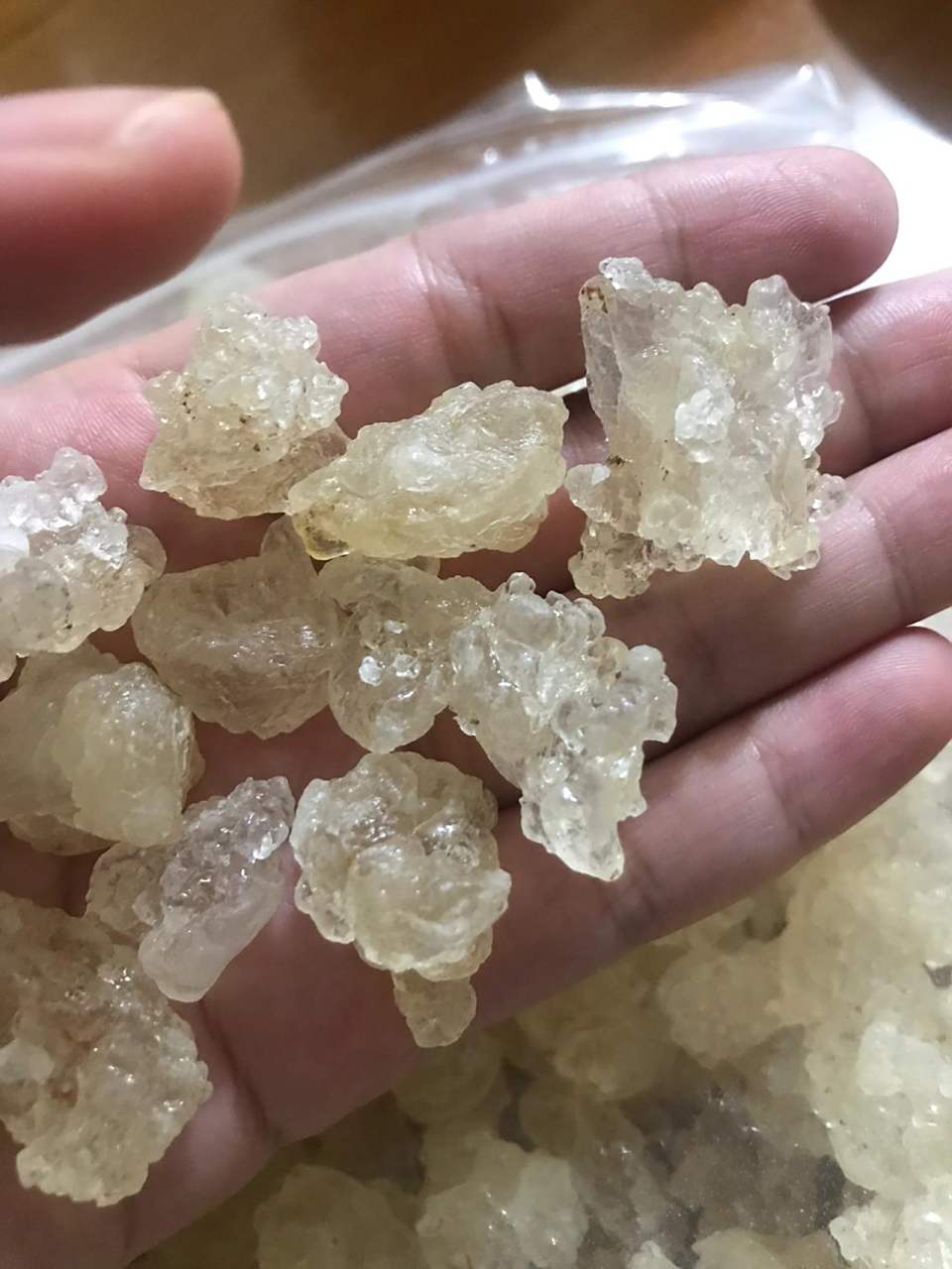 怎样分辨真假雪燕 我家老爷网上买的雪燕,78元一斤,有醋酸味,大家帮忙