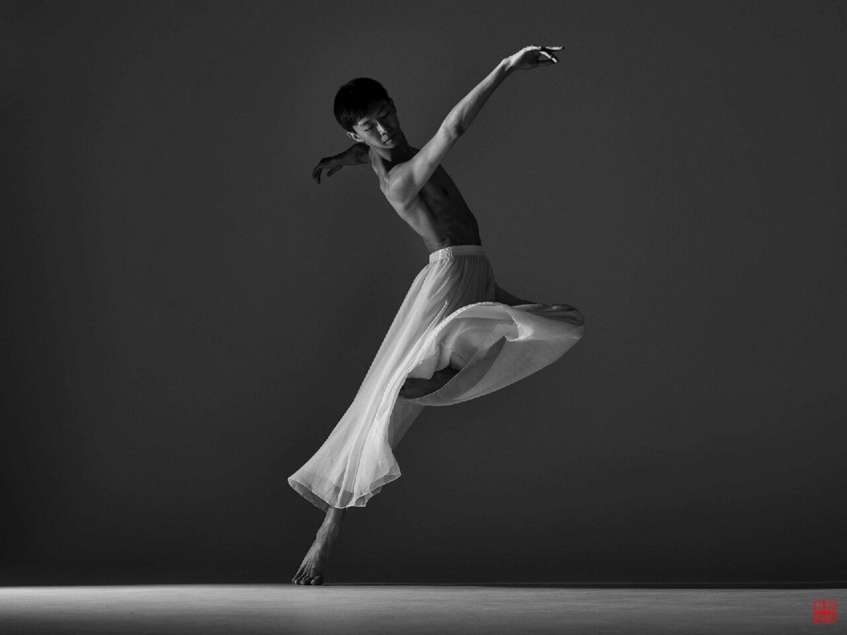 舞蹈摄影|男生舞蹈照 分享一组有质感的男生舞蹈照.
