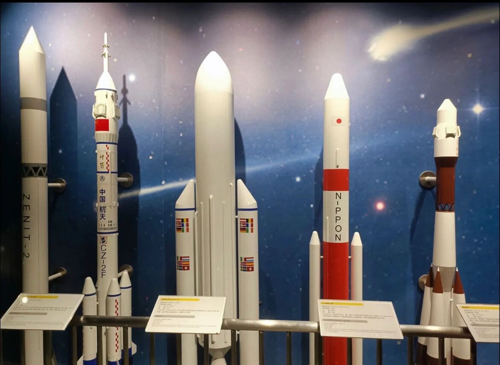 科技馆 非常热门的博物馆,暑假更是火爆,交通方便,位于浙江省杭州市