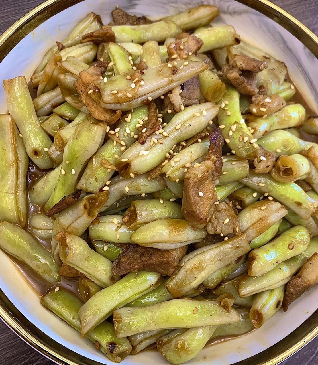 牺牲三碗米饭的芸豆炒肉 炒芸豆其实很考验技术,把芸豆做好并不简单哦