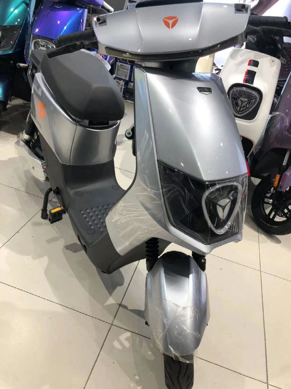 雅迪电动车冠能dt5继续活动价2199,买买买 雅迪冠能dt5,潮流运动风