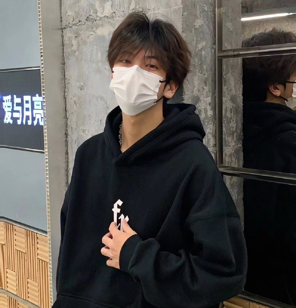 3833393434/白口罩帅男头 "什么事情都不敢抱太大的期望 这