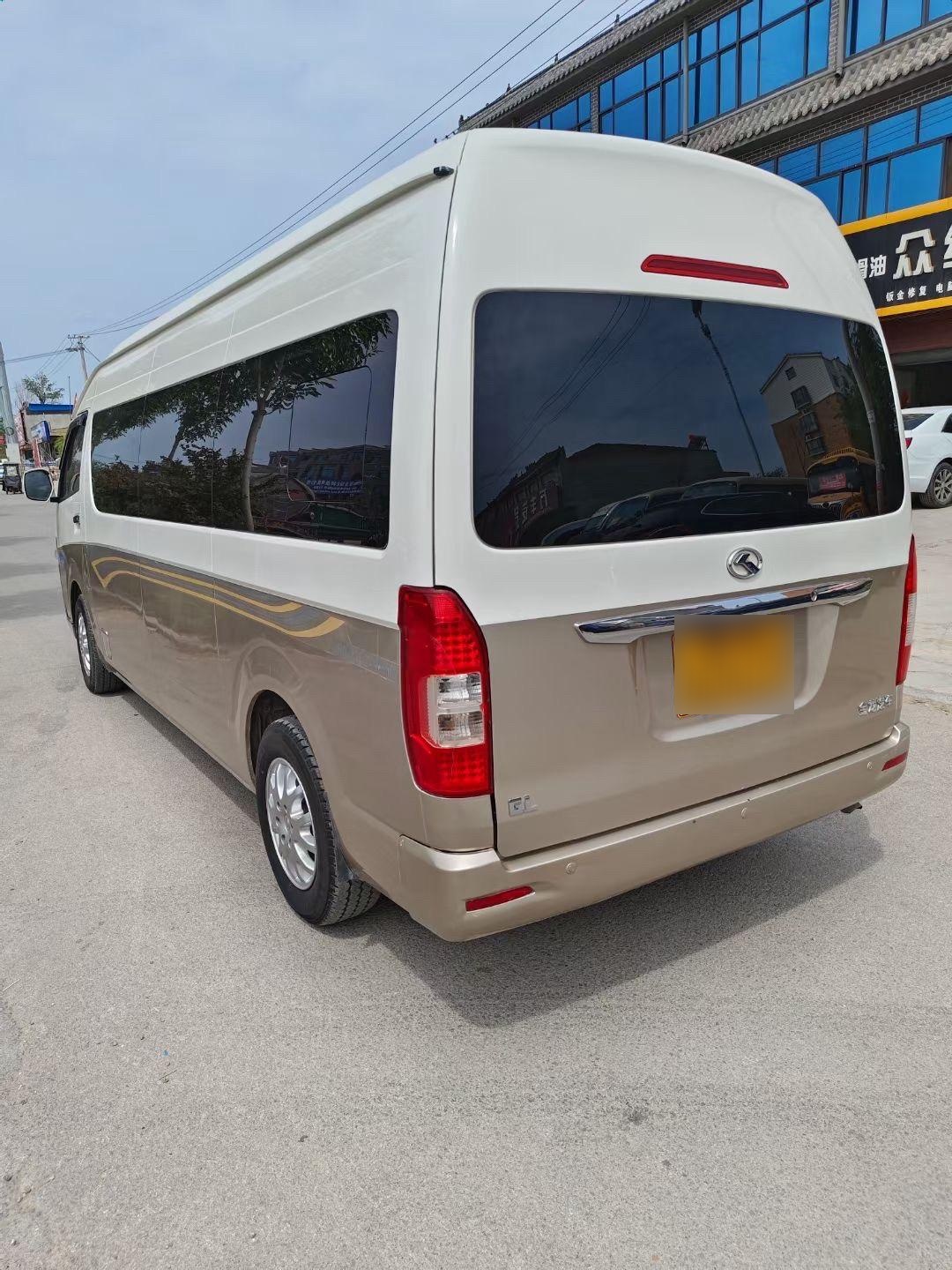 18年金龙海格!非营运18座!国五排放!上柴发动机!皮革座椅精品车况