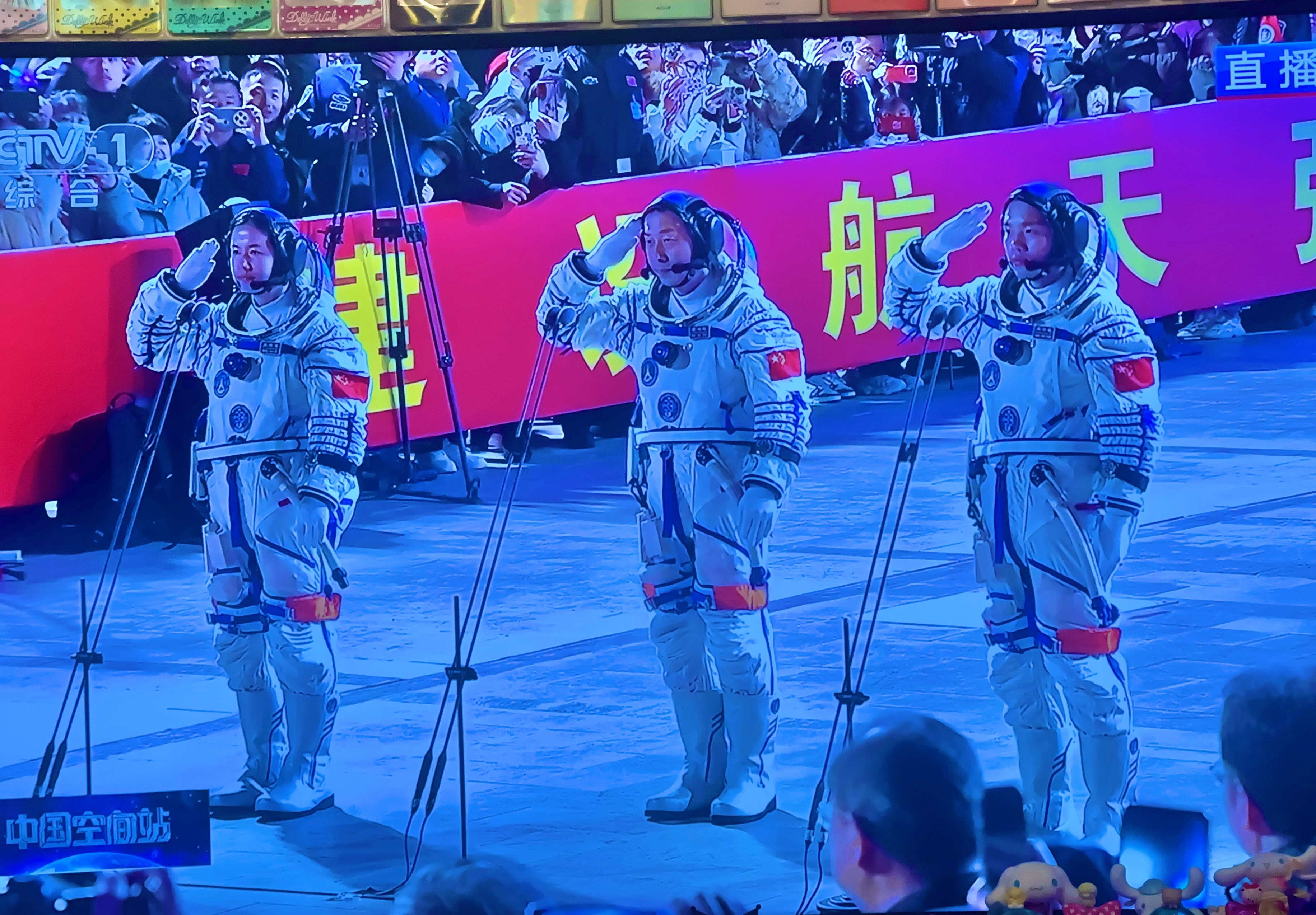 班奔走敬佩神剑发射队发射火箭现场直播神舟7号对接照片高清央视采访