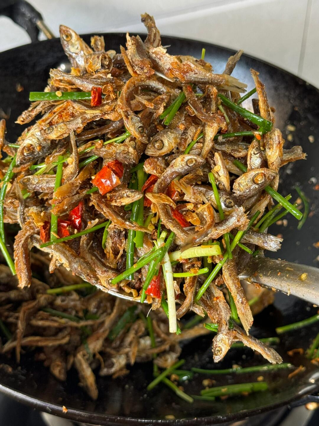 麻辣酥脆小鱼干做法