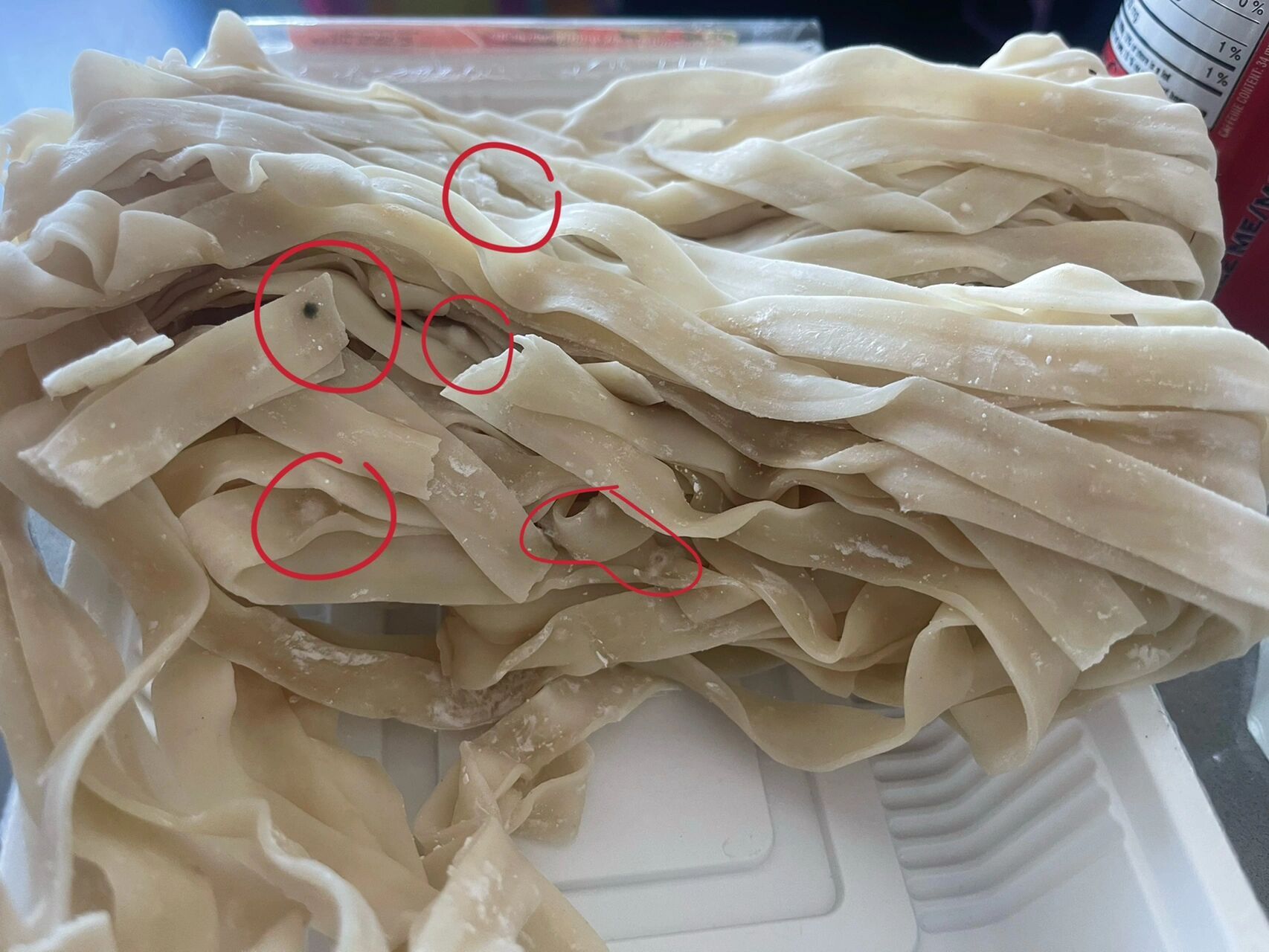 dt兴旺超市面条发霉 记得前几天刷到过有姐妹po过兴旺面条发霉, 还