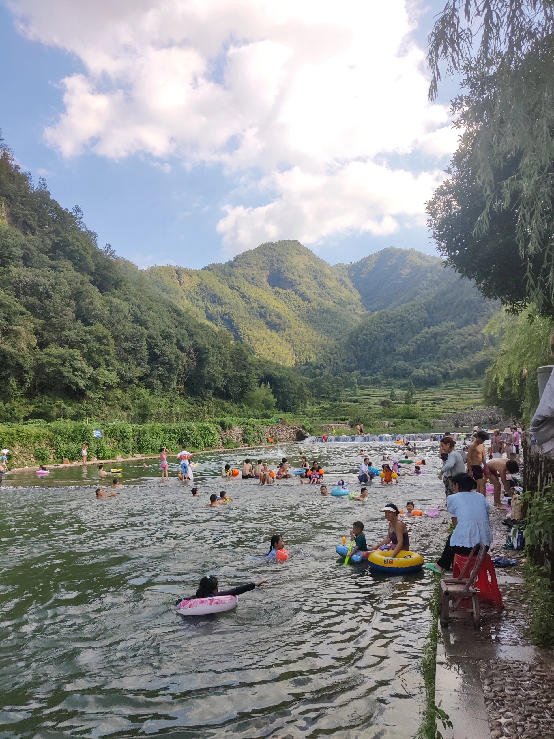 磐安游泳|冷水镇的天然浴场,清凉一夏 地址:磐安县冷水镇虬(球读音)里