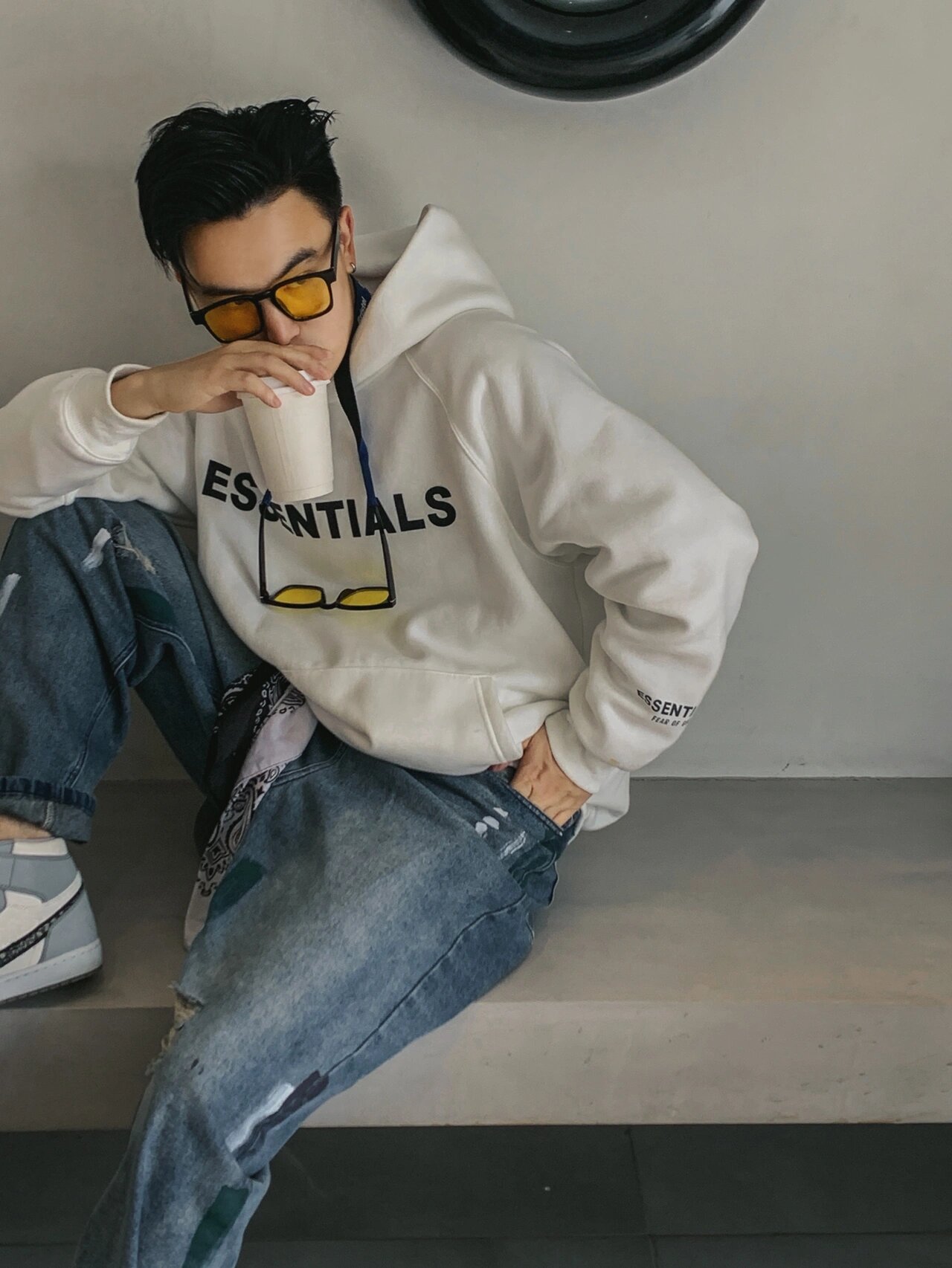 95教大家男生在拍坐姿的时候,应该怎么去摆姿势,让你的工具人怎么