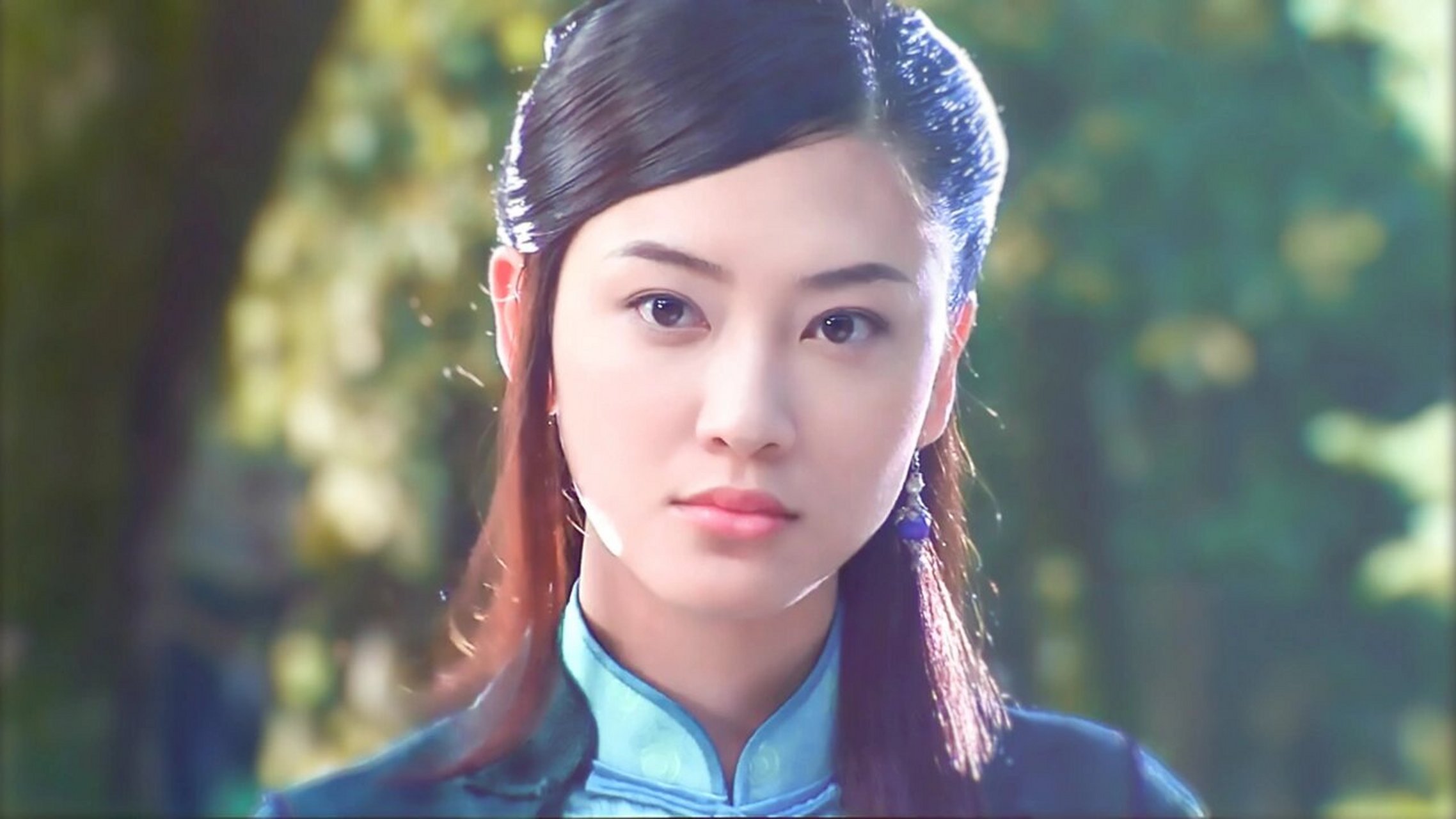 记得小时候第一次看陈小春版《鹿鼎记》,"花布美人"阿珂一出场就把韦