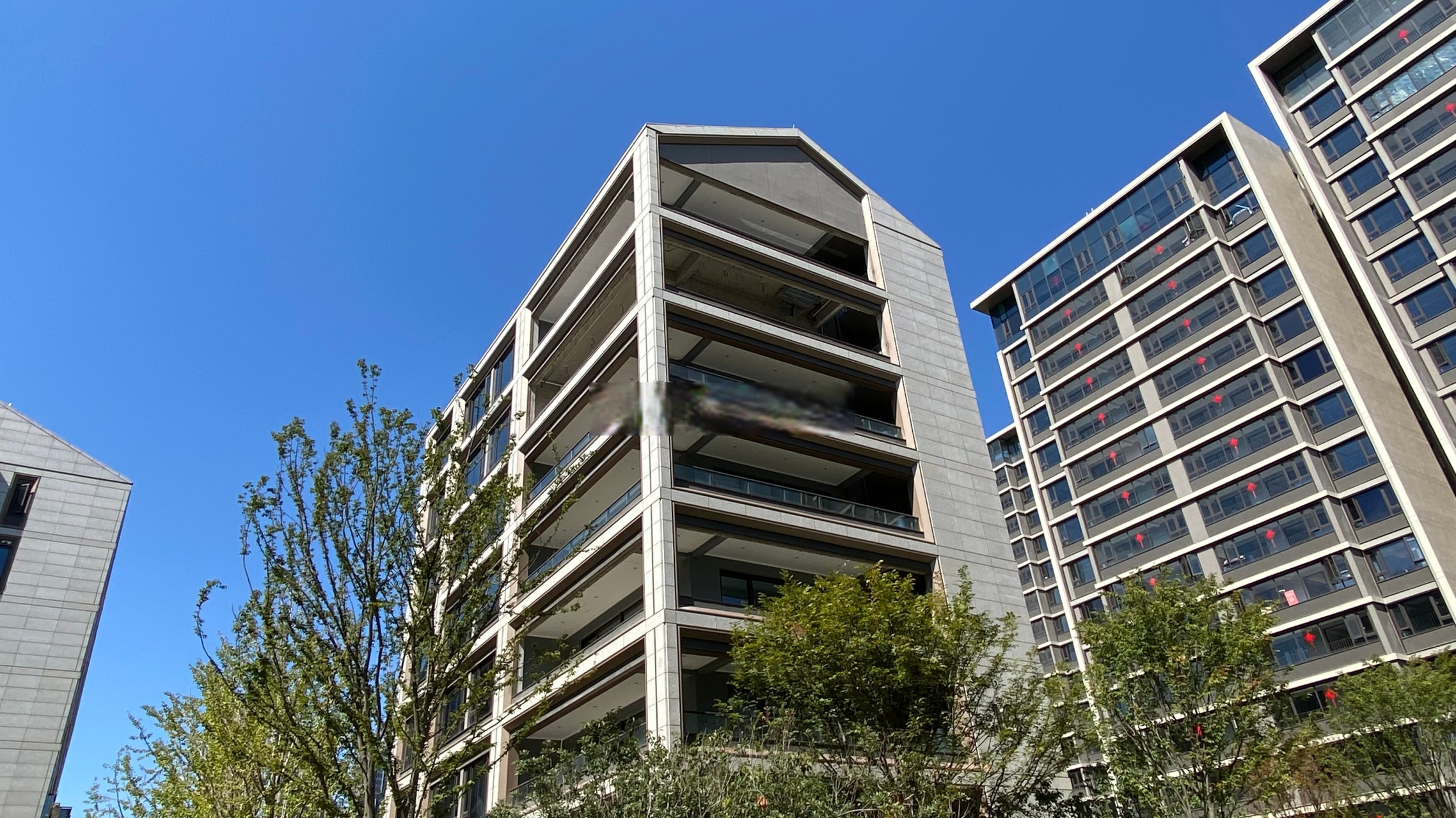 227平米,8层真洋房,总共只有14套房源,1层1户,l形超大阳台,融创滨湖印