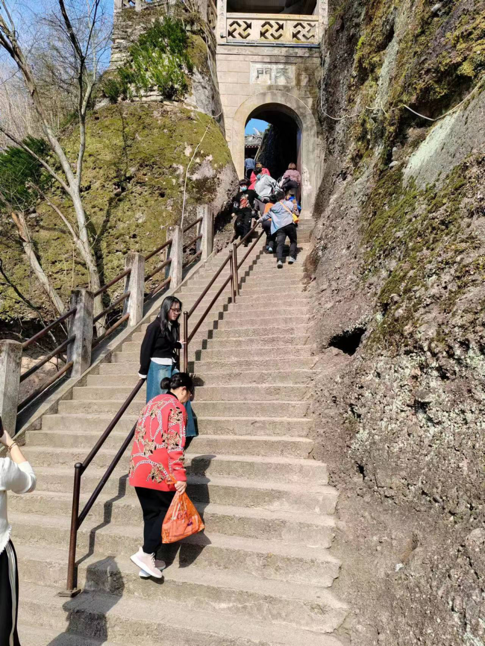 金华永康方岩旅游攻略 从东阳这边出发到永康方岩景区,大概需要四十
