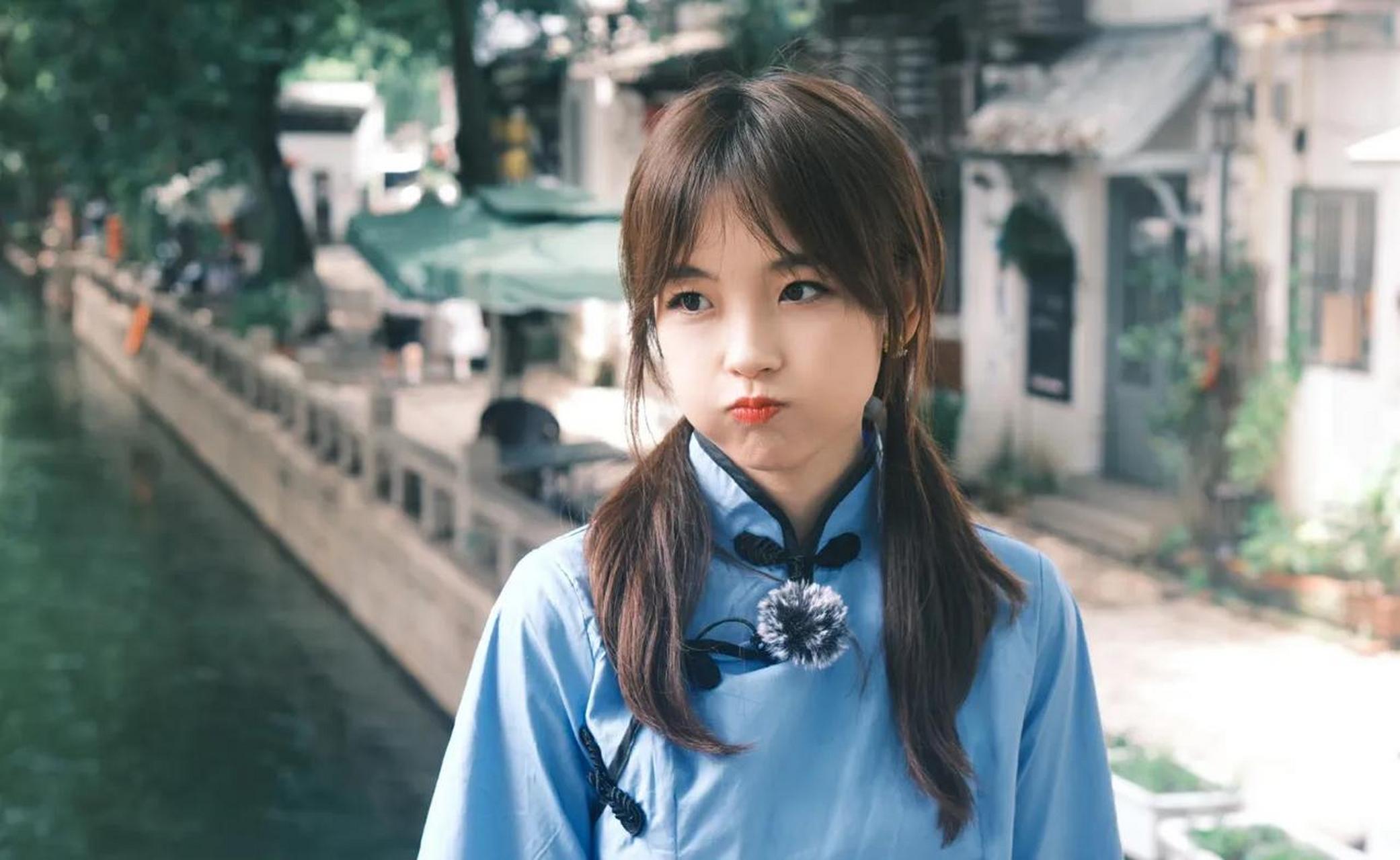 冰冰好耶 像是在某个知名景点! 微博吃花椒的喵酱