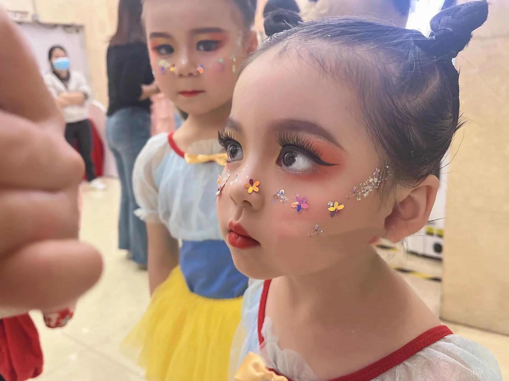 儿童舞台妆可爱 白雪公主儿童舞台妆…真真是太可爱了