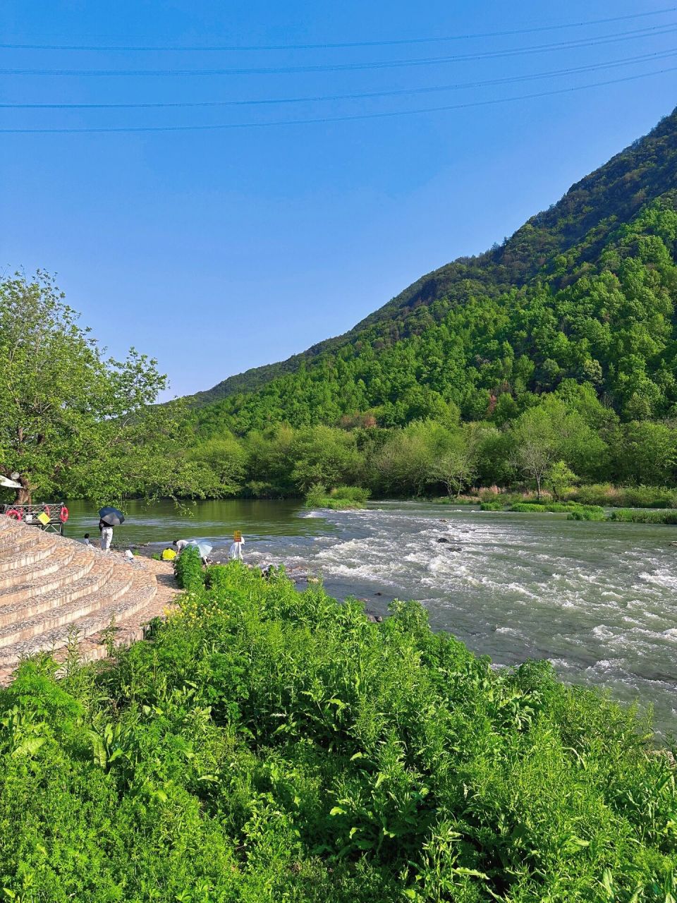 义乌发现一个很美的水上秋千 99义乌坑口村的無岷营地里 	 去八岭