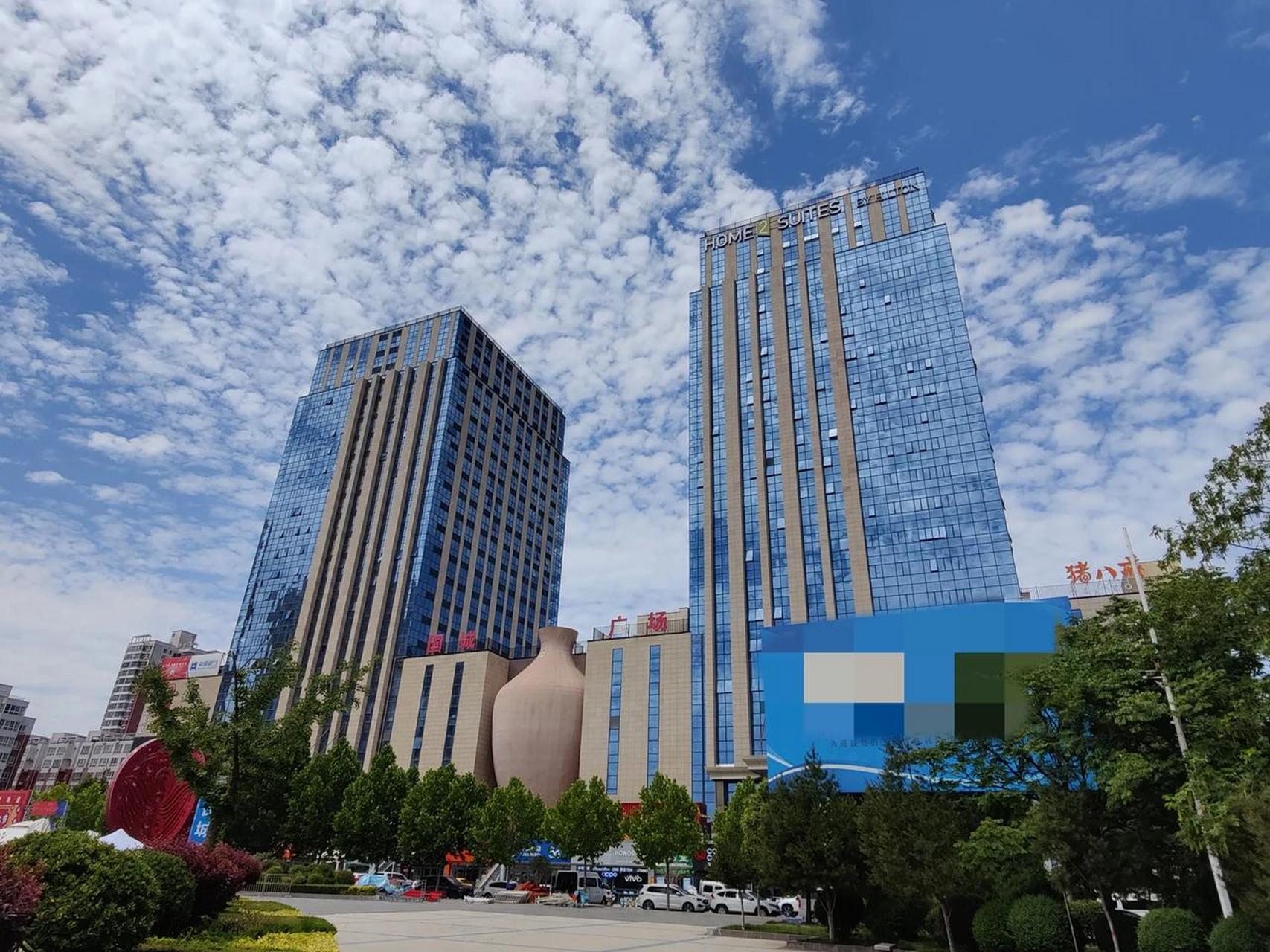 国诚广场,渑池县第一大广场. 财富大厦,渑池县第一高楼.