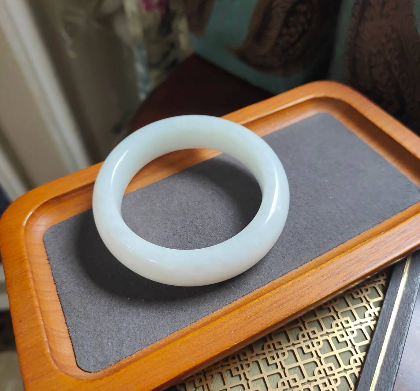 8圈口厚装小泥鳅背手镯69 和田玉青海白玉56.