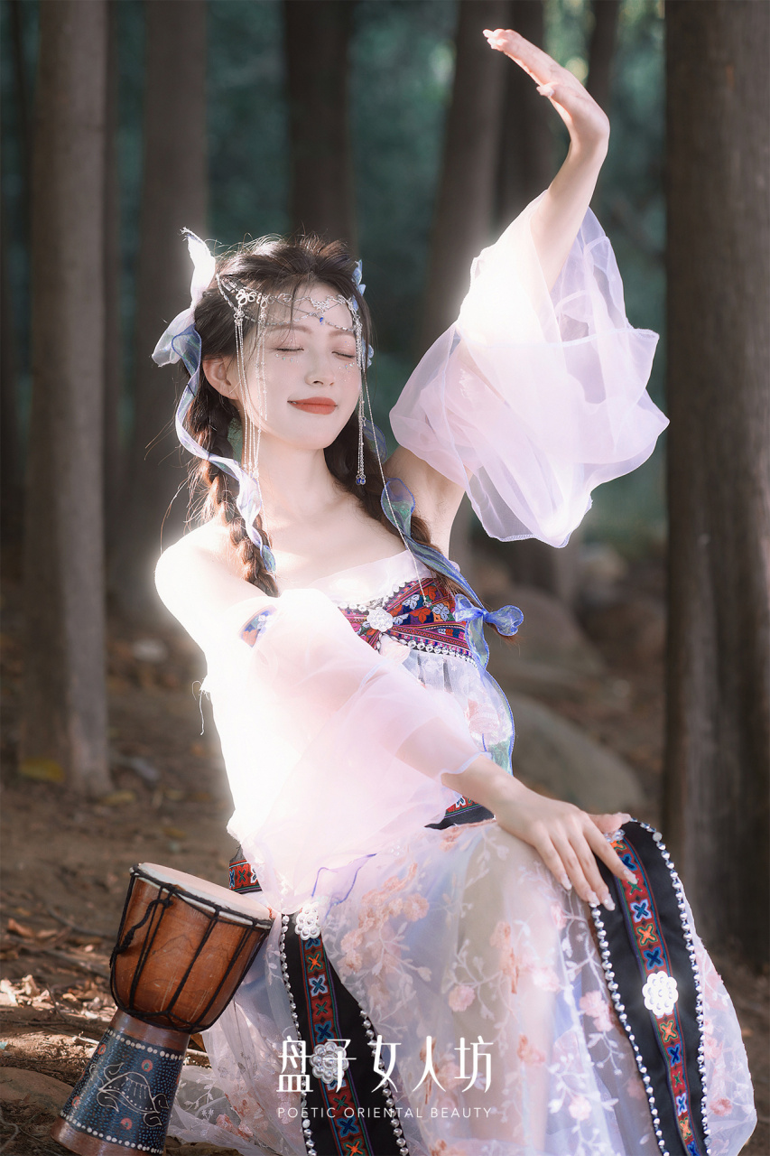 盘子女人坊#  哈尼族写真真的太酷啦~[心] 粉粉嫩嫩的少女氛围,每一