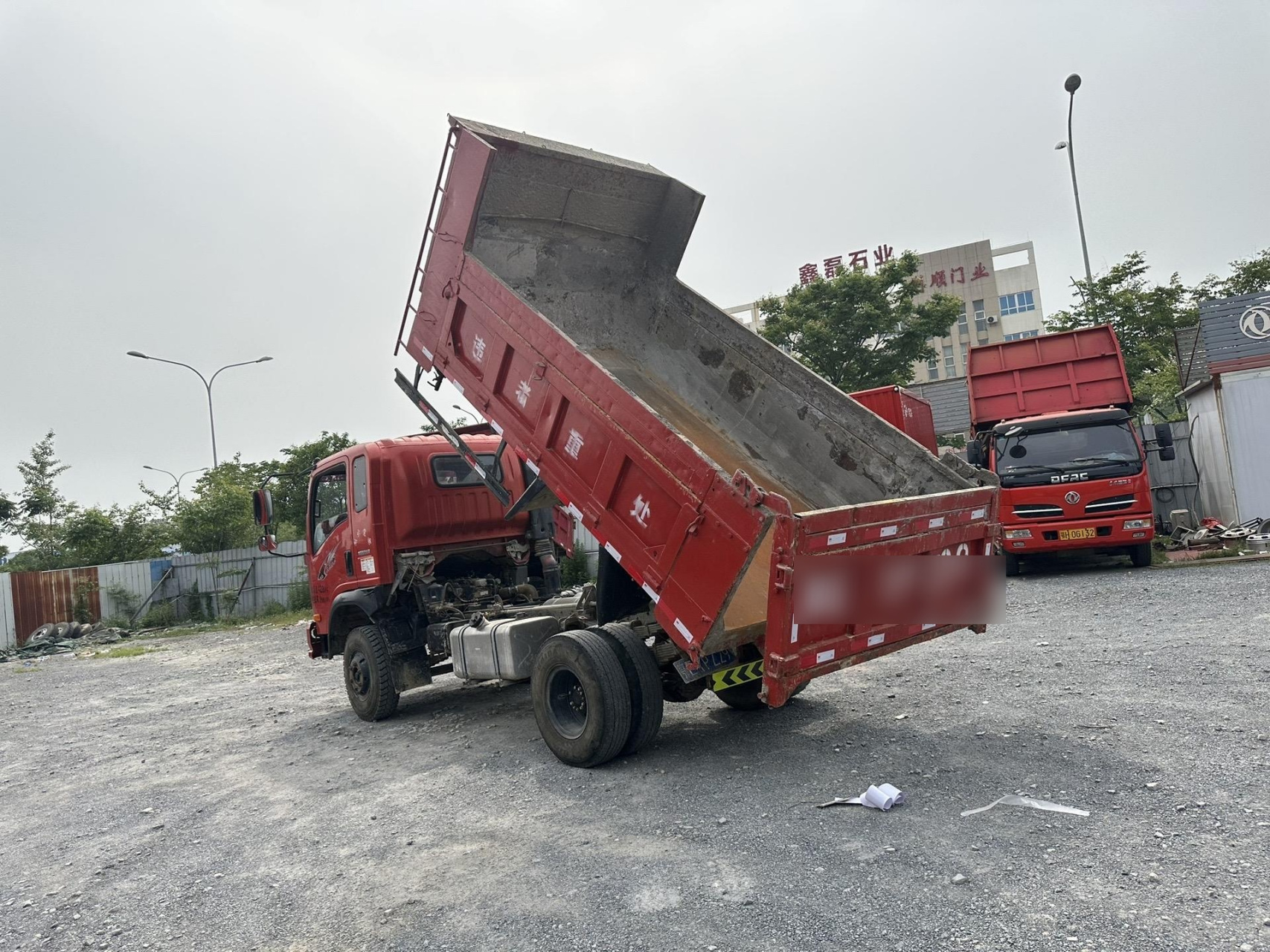 蓝牌个人户翻斗自卸车 二手翻斗车 2017年上户王牌757b国四电喷4100