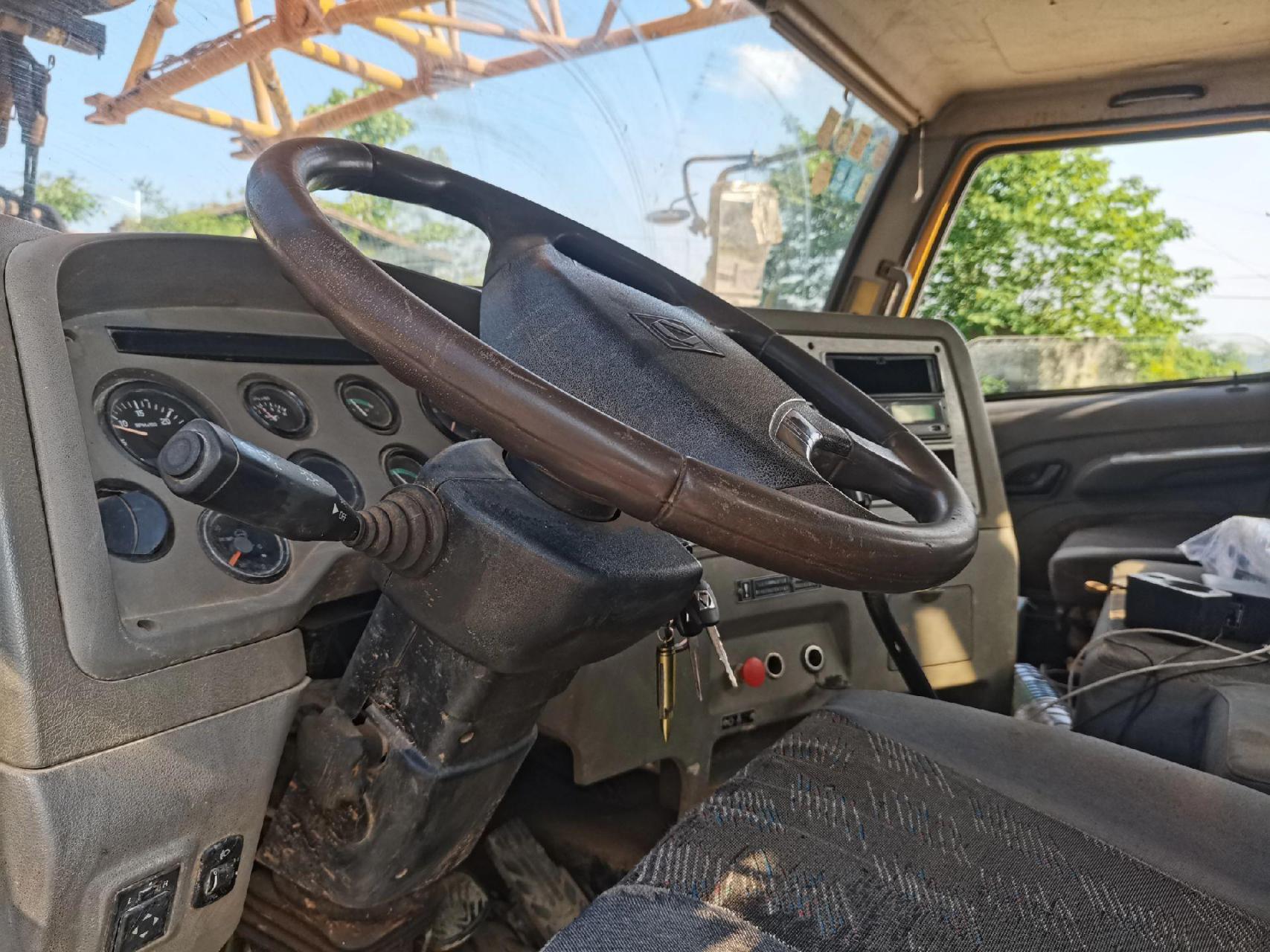 14年5月徐工25k一2,国三推杆  手续齐全 原车油漆刚下工地  年审保险