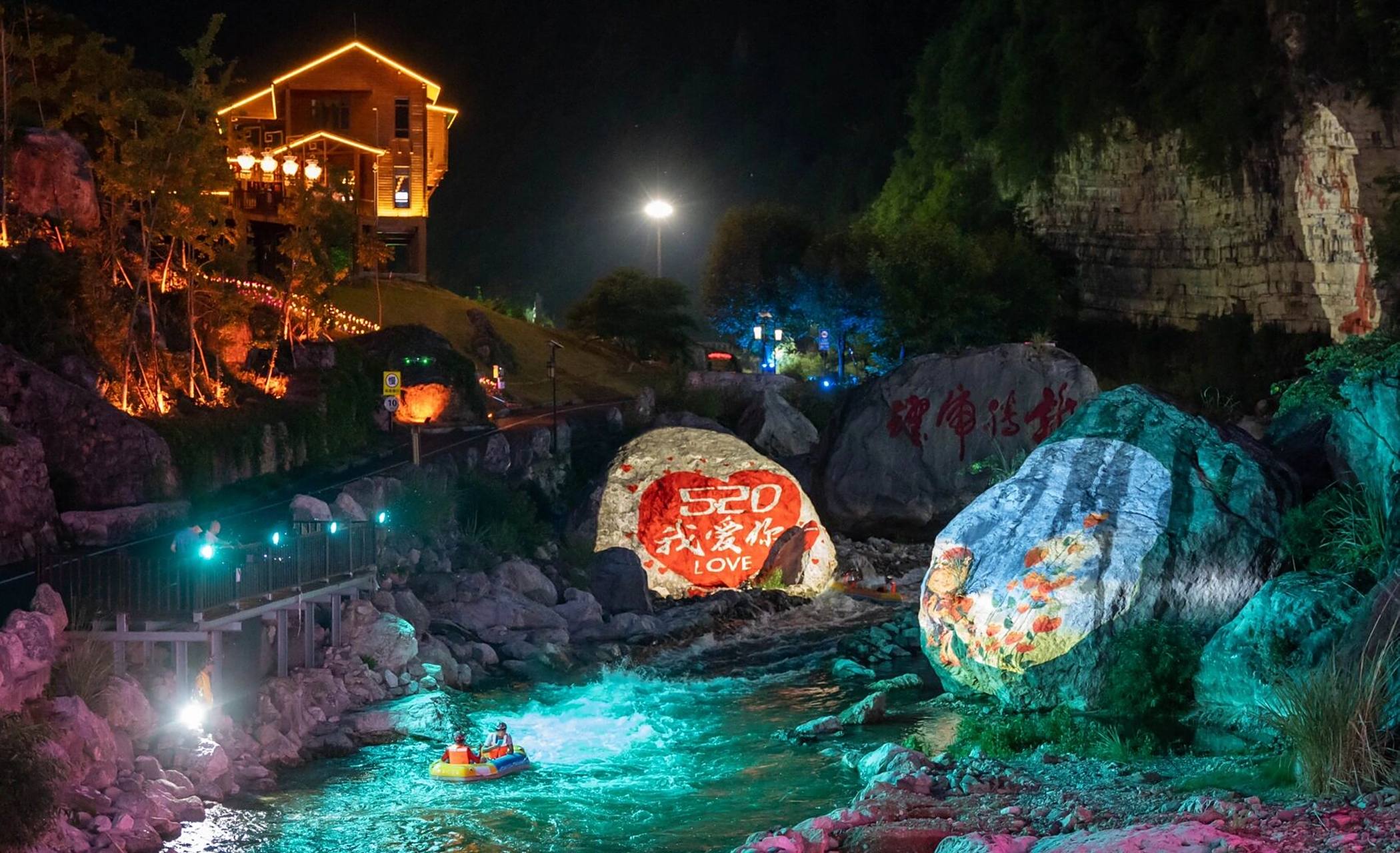 出发前请关注朝天吼官方抖音,微信公众号或电话咨询了解开漂信息.