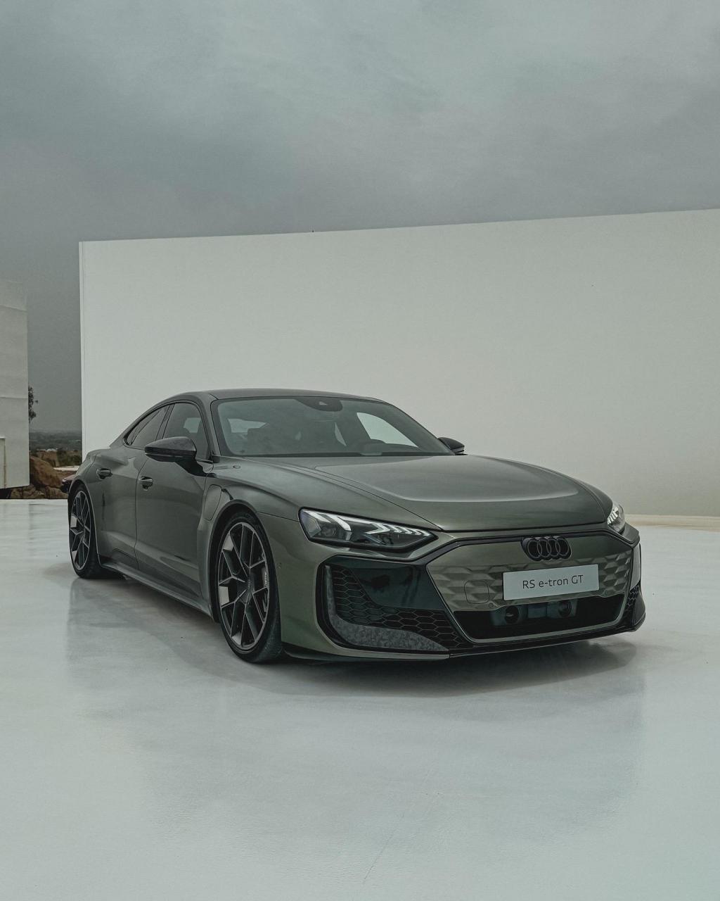 有史以来最强大的奥迪,925马力/两个电动发动机的提升功能提供 70千瓦