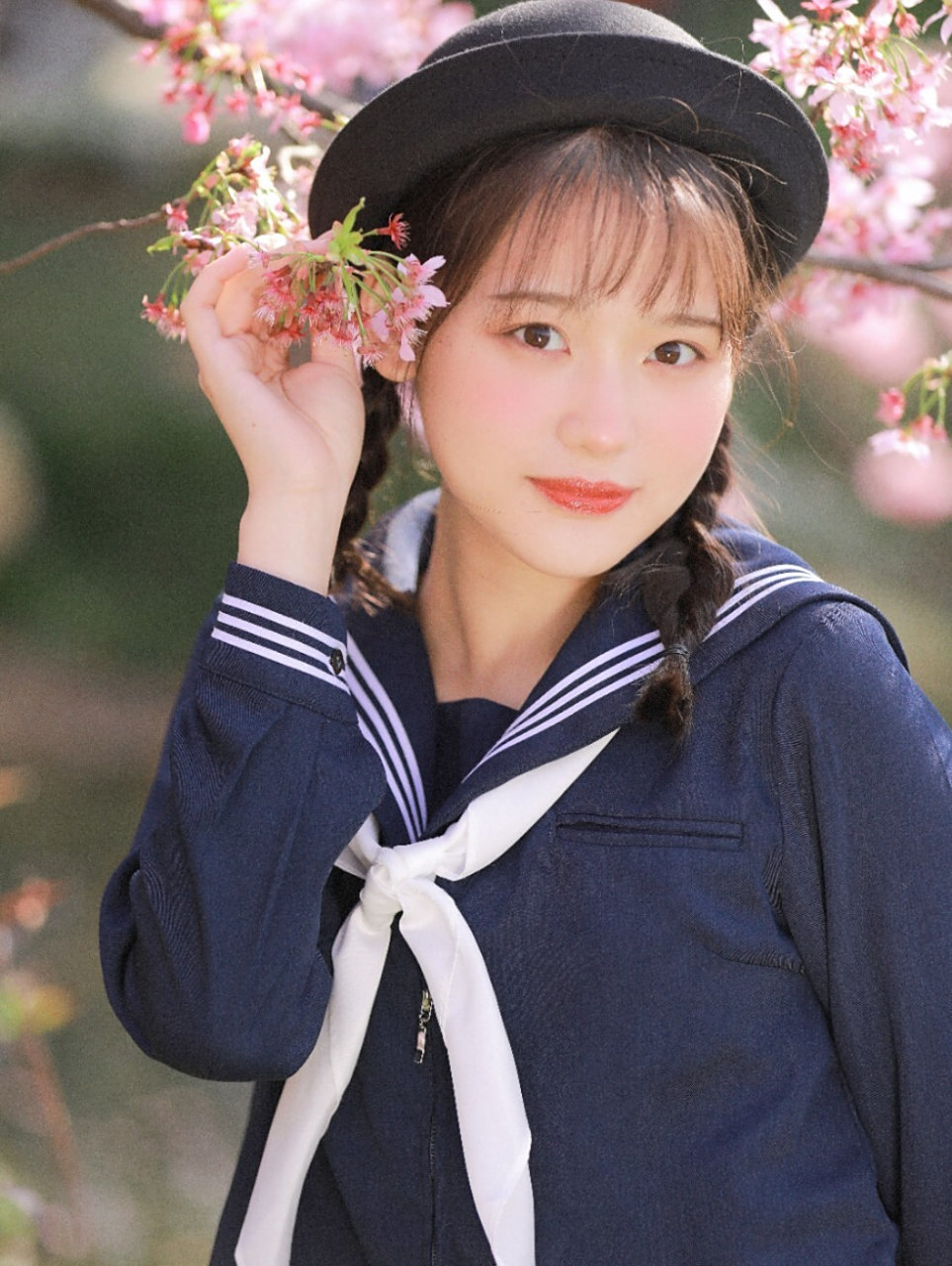 这组图我取名叫"春日绯红" 穿jk水手服拍樱花写真真的是少女100分