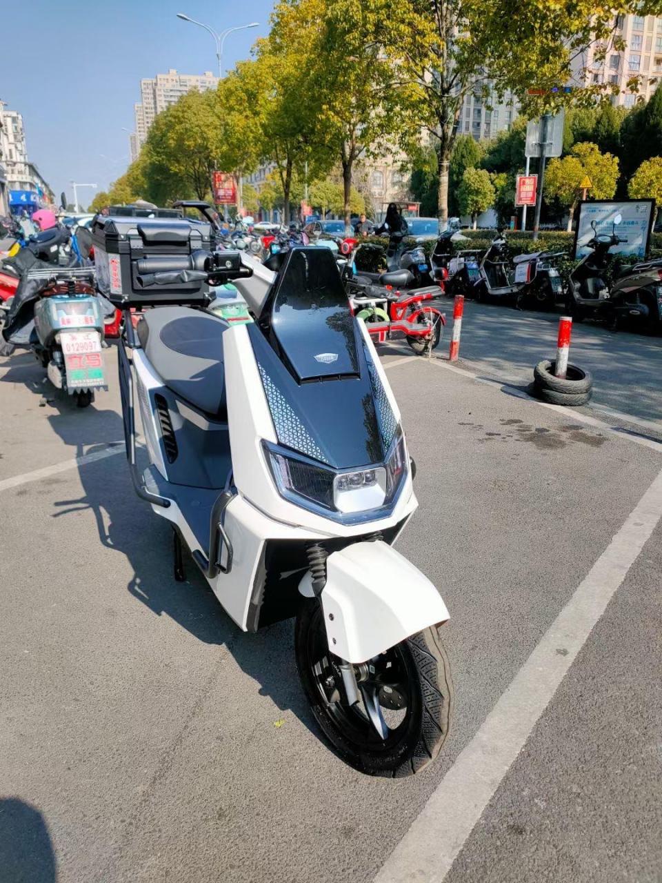 适合送外卖的电动车推荐 立马v9飞跃版   72v32电池蓝牙可看电量,这个