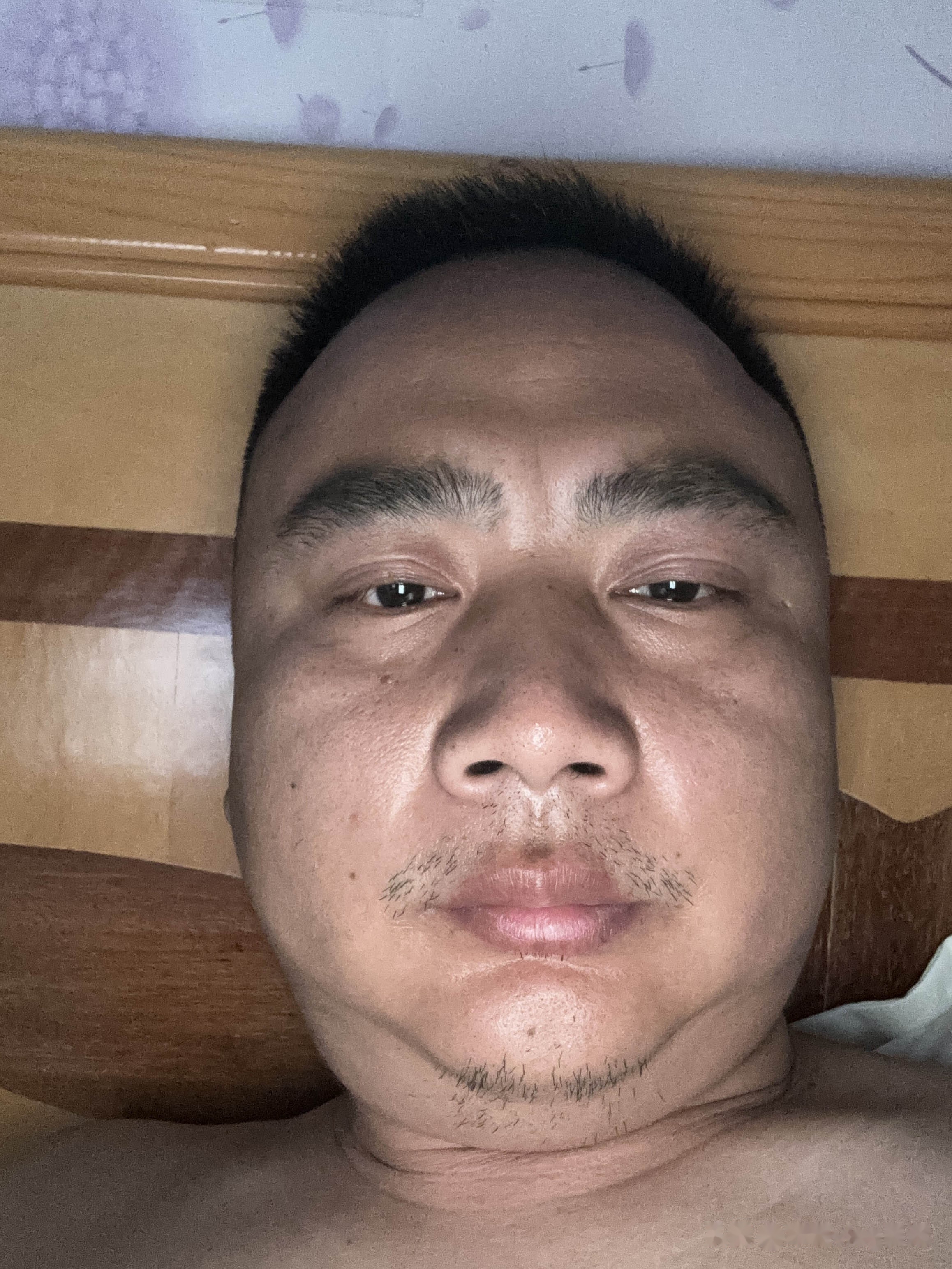 大家看看我这个面相是发财的面相吗?