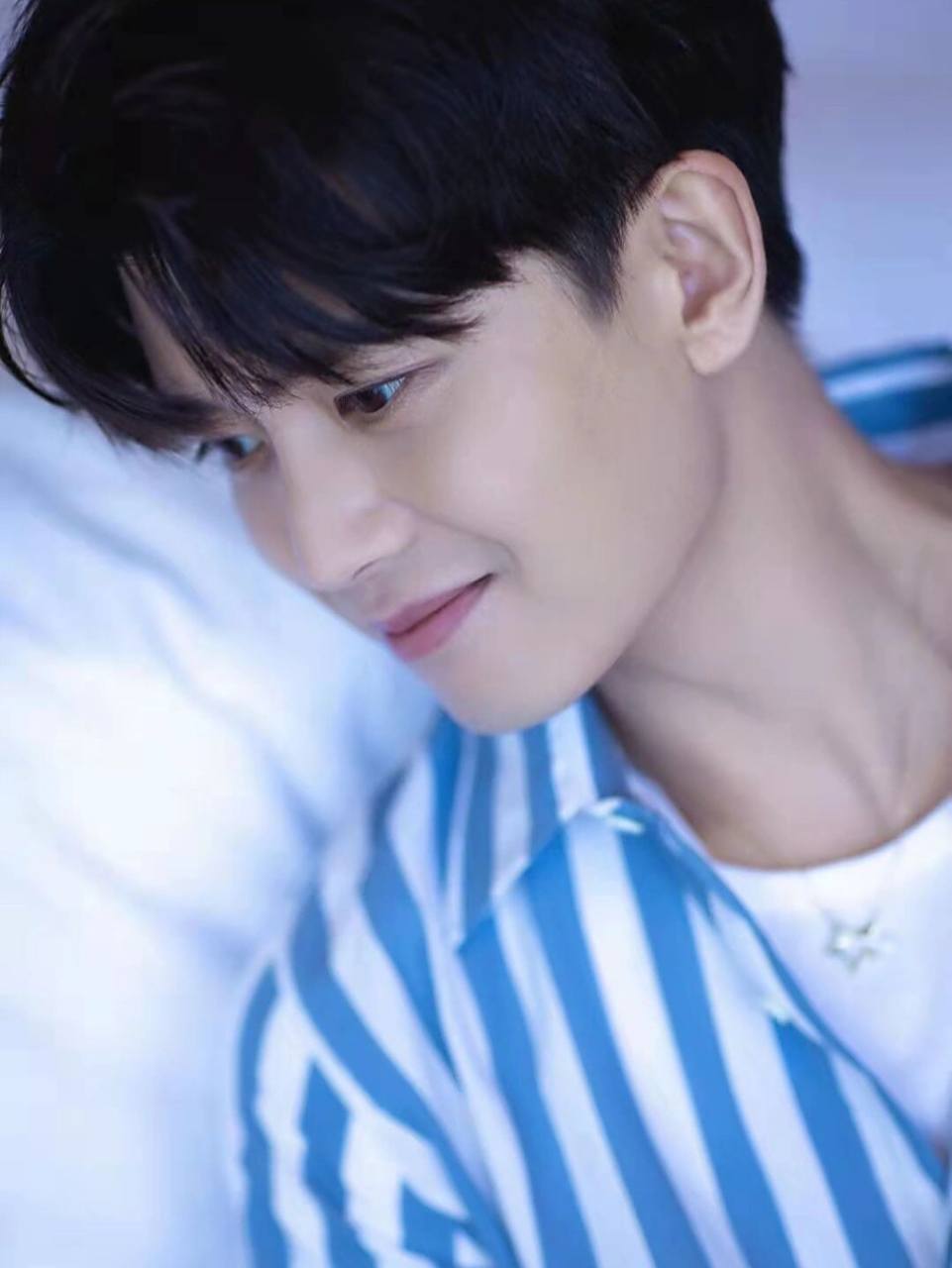 任嘉伦美图来袭   day8最喜欢的九张本人图 存的嘉伦每一张图都好看