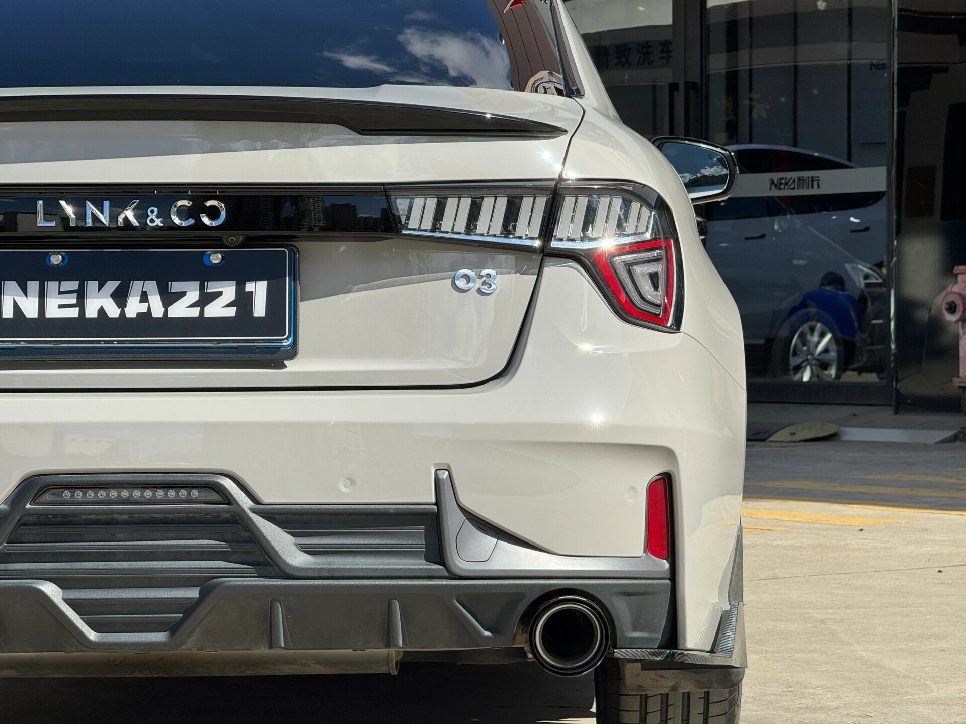 领克03 帅气出炉啦 这款亚灰颜色不算出挑 但上车效果绝对是高级,耐看