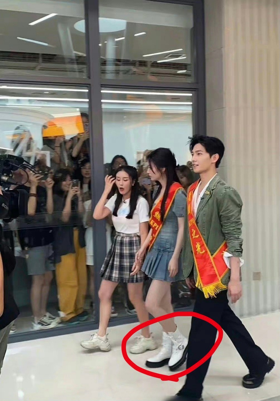 王楚然和杨洋同框还会特意穿低帮鞋,和檀健次同框都不照顾檀健次的