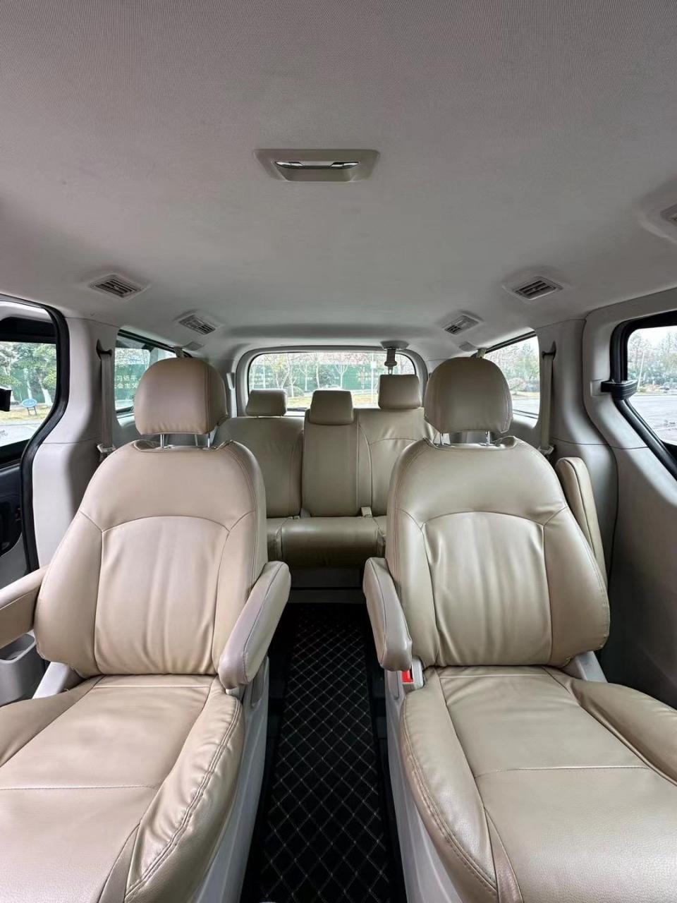 最新拿下一台15年上牌的上汽大通g10,七座商务车,2.