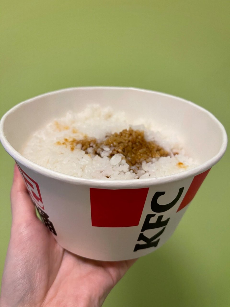 次的的三件套 鸡腿饭 吮指原味鸡 奶茶 在楼下拿起外卖的时候非常疑惑