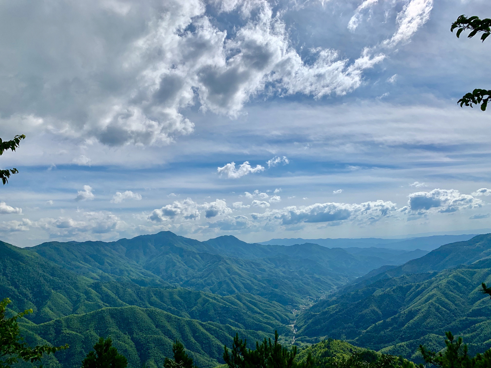 江西井冈山红色之旅 井冈山:地处湘东-赣西边界,万洋山(为罗霄山脉中
