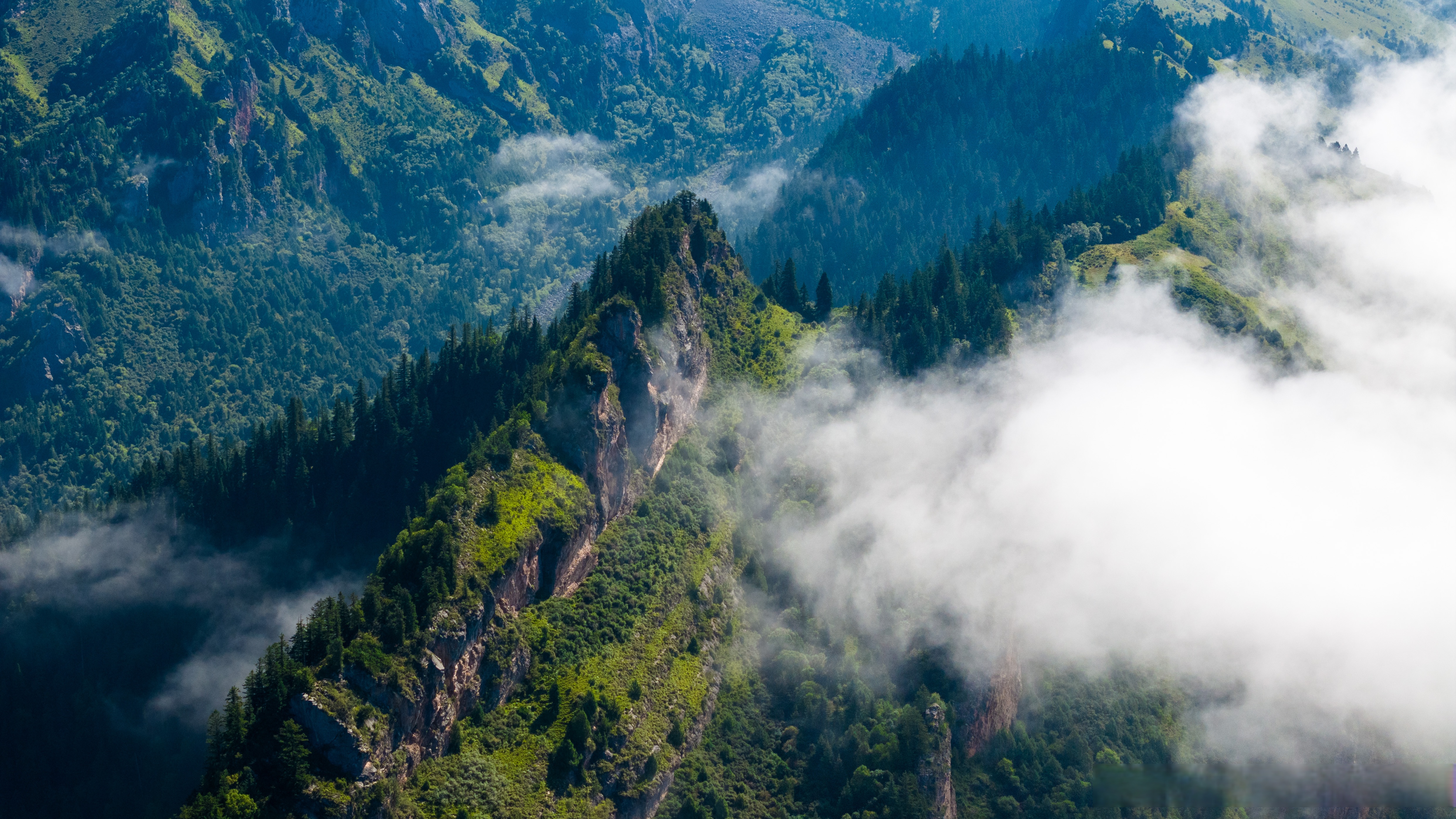 两年前只见过了它阴天的样子,原来天气好与天气差的扎尕那差别这么