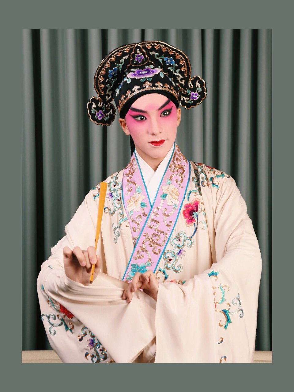 《牡丹亭》柳梦梅造型写真 小生柳梦梅… "他年得傍蟾宫客,不在梅边在