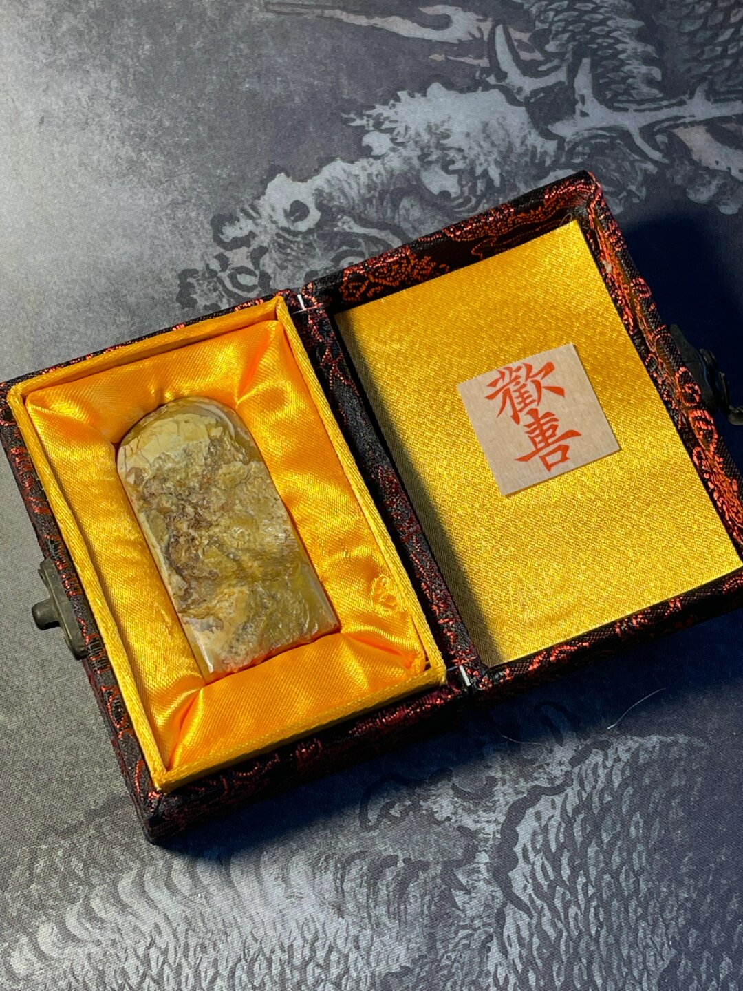 北朝残石拓片"欢喜"二字,尽显魏书书法的苍劲迥美,残石在土中埋藏千年