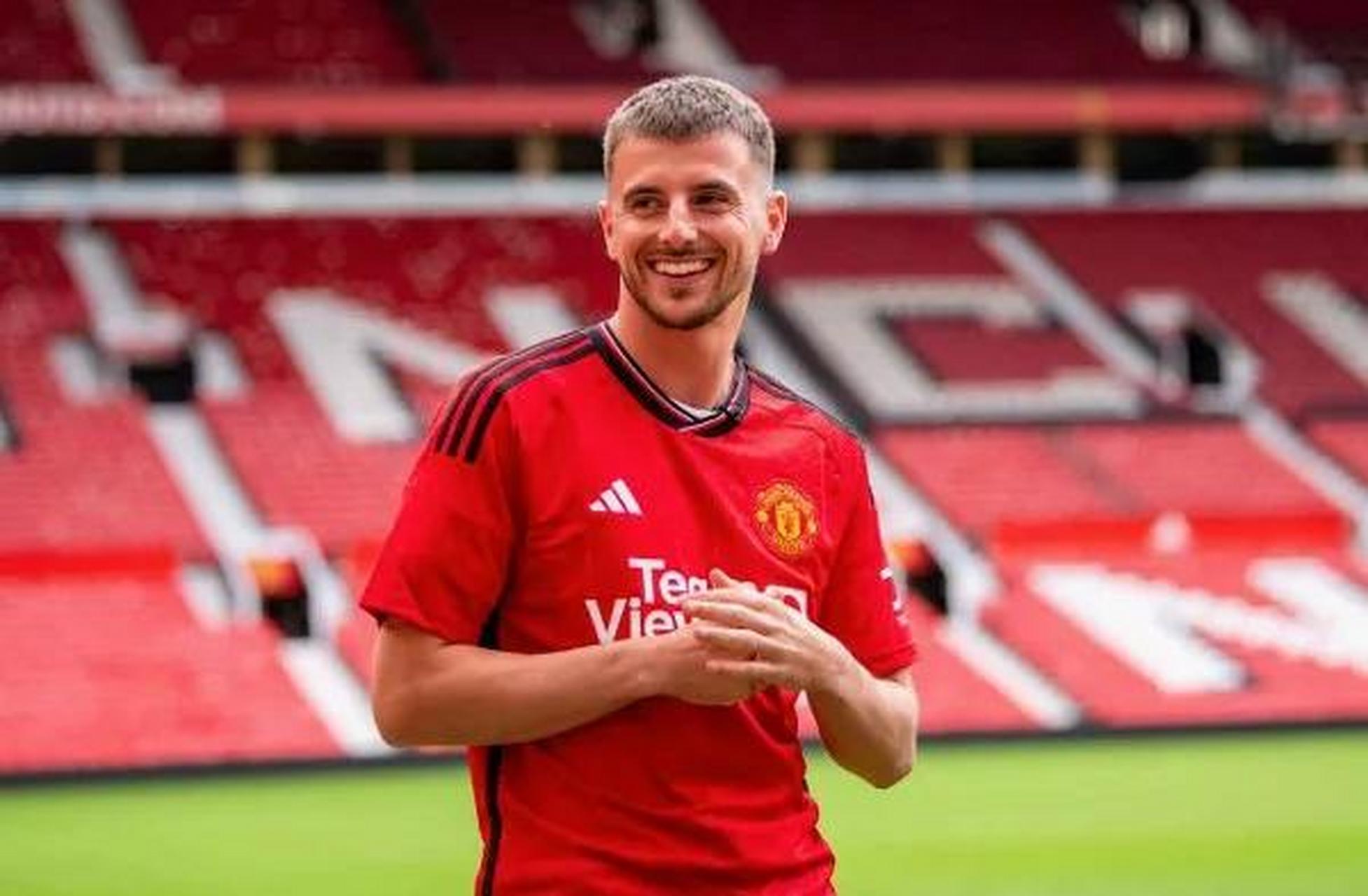 追逐多时,曼联终于在周三宣布,由切尔西签来芒特.