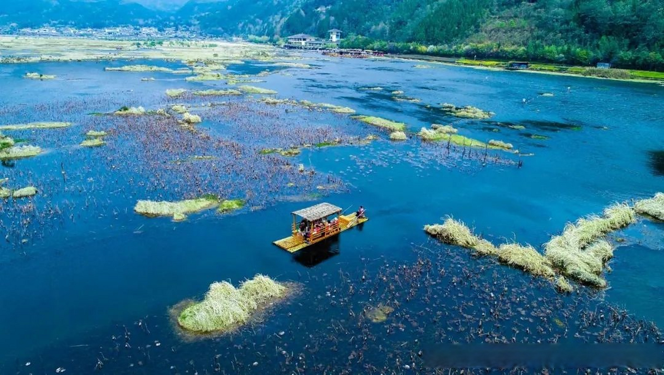 总要去趟腾冲吧# 【腾冲北海湿地:"灵池澄镜" 风光旖旎】60万年前