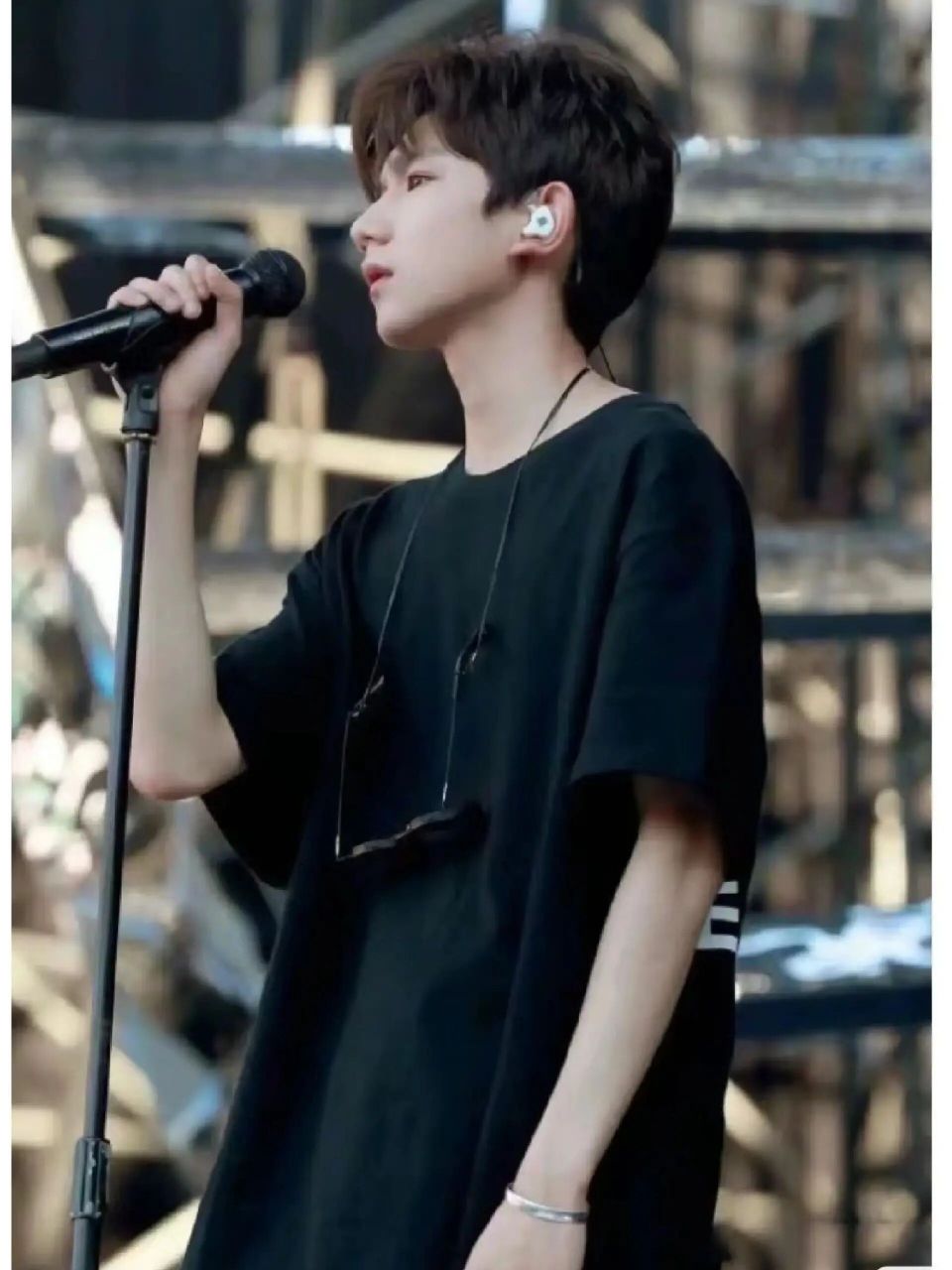 王源&gucci  同款 gucci blind for love银制手镯