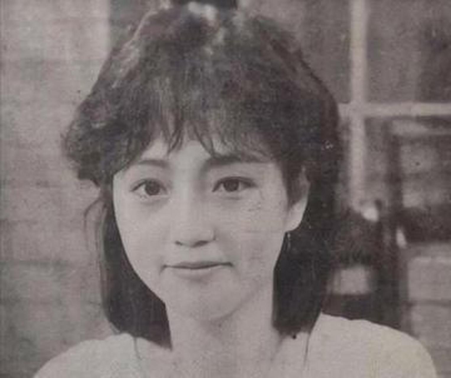 苑琼丹是tvb最优秀的绿叶,年轻的时候也是美人,风华绝代,万人敬仰的